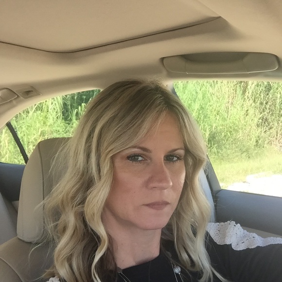 Meet your Posher, Andrea - Picture 1 of 1